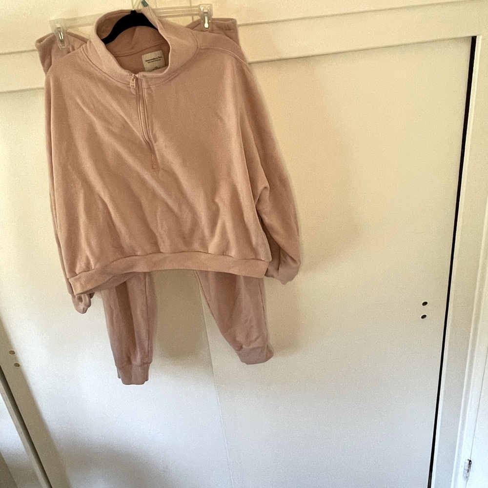 Abercrombie and Fitch two piece set in color dusty rose
